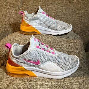 Nike Air Max Motion 2 Women’s Pure Platinum Fuchsia Size 7 CJ9996-001
